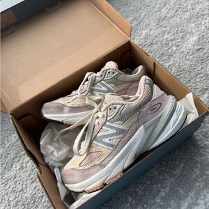 New Balance Kids Sneaker Size 11,5